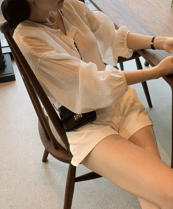 tailer shorts (white)